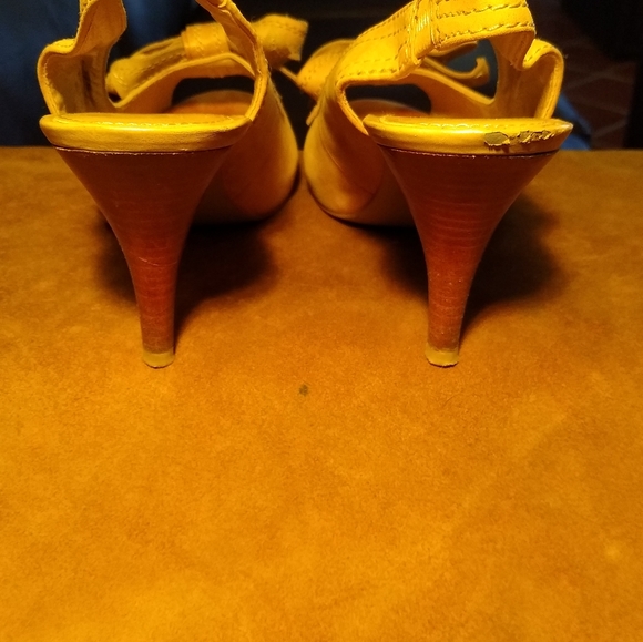 Women's Shoes - Picture 3 of 5